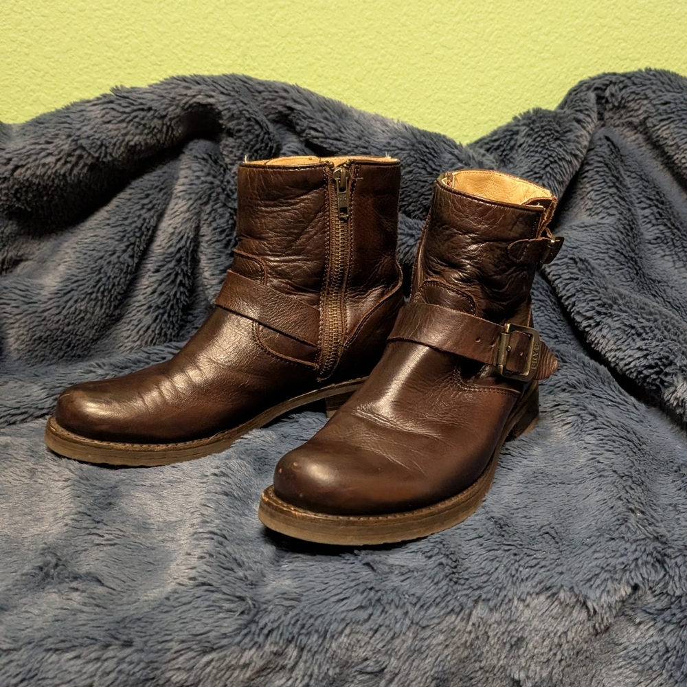 Frye Valerie Belted Women's Rich Red-Brown Leather Ankle Boots